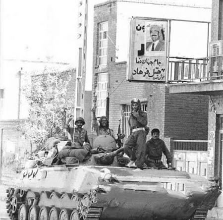 عندما كانت إيران تنام من العصر على يد العراقيين.

صورة لجيشنا الباسل في خرمشهر الايرانية.