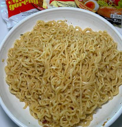 Coba kasitau resep indomie hacks versi lo yang semua orang harus tau. 🫵🏻