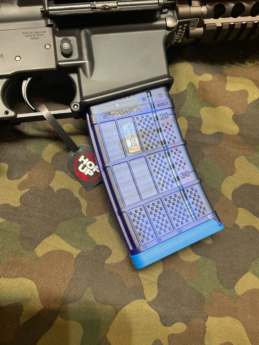 MWS用ガスマガジン🙌待望のBLUE MAG入荷です🥰

米軍がトレーニング🏋️で使用するシムニッション弾が中に見えて
メチャオシャンティなマガジンですね🤭

是非ともBLUECANと一緒にお買い求め下さい🫡‼️

#SFBC