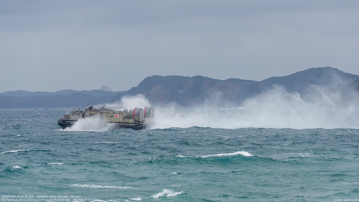 makkisse999's tweet photo. 3月2日 9:59~10:07 #おおすみ型輸送艦 LST-4001 おおすみ LCACはおおすみから、また米軍の艦艇も来ていたが上陸訓練はキャンセルとのこと。LCAC-2102 エアクッション艇2号 #海上自衛隊 #IF26 https://t.co/Uy00XwcH74