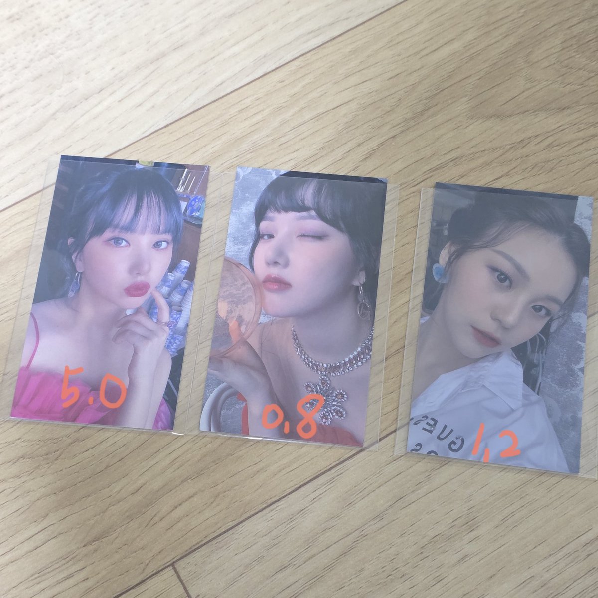 여자친구 디어버디 팬미팅 팬클럽 부스 한정 포카 판매합니다 가격은 사진에 적어놨습니다 편하게 DM 주세용
3장 다 구매시 반택비 무료!

#비비지 #VIVIZ #여자친구 #은하 #예린 #엄지 #포카판매 #판매글 #거래계 #RT