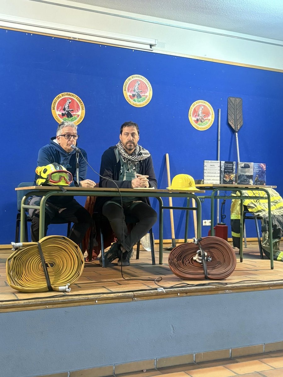 Biblioteca 451 tweet media