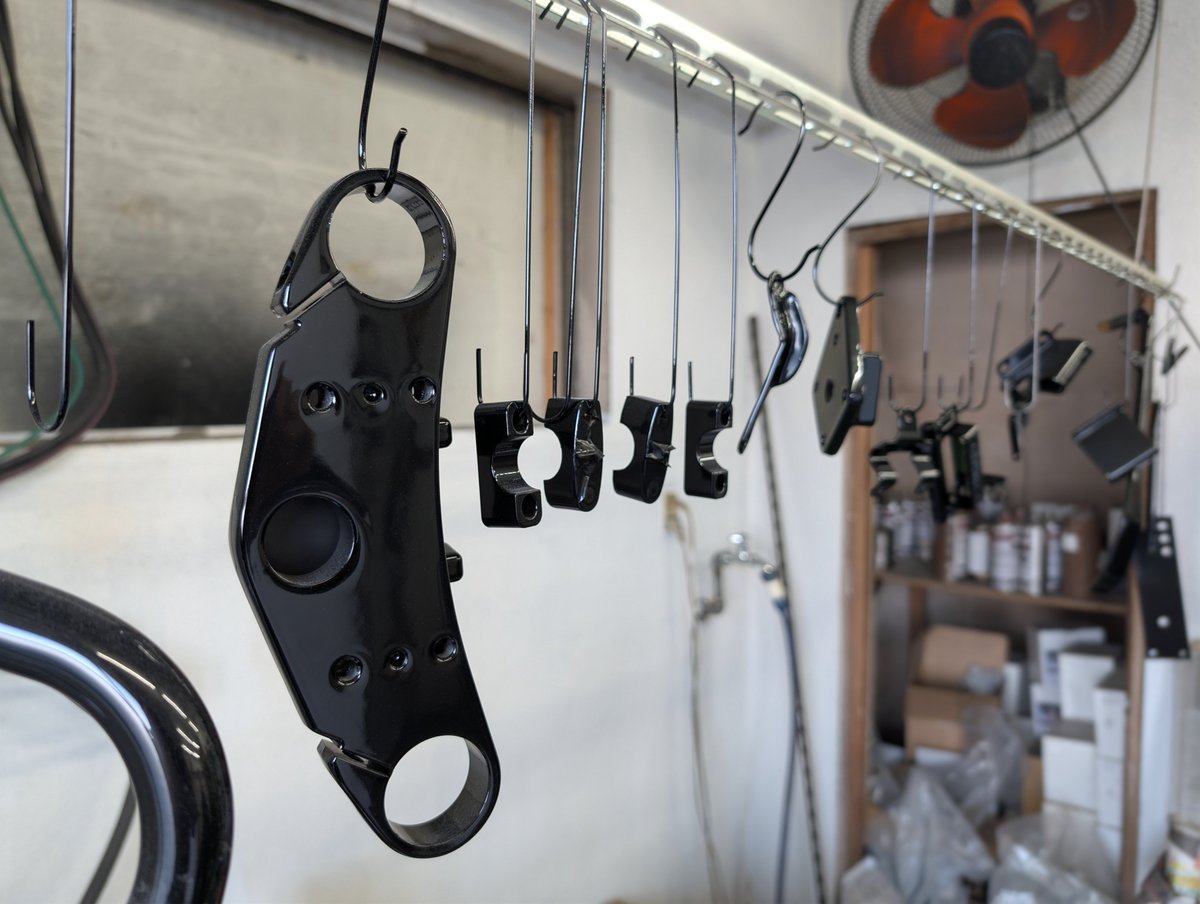 powdercoatya's tweet photo. MotoCoating　より運営移管を請けました。
「くらさわ塗装店」と申します。

レストア・カスタムを中心とし、
塗装以外のより専門的な作業等も可能になりました。

パウダーコート、セラコート、ガンコートなどを中心に作業を行ってまいります。

フォロワーの皆様方　どうぞよろしくお願いします。 https://t.co/zd55ohwPBb