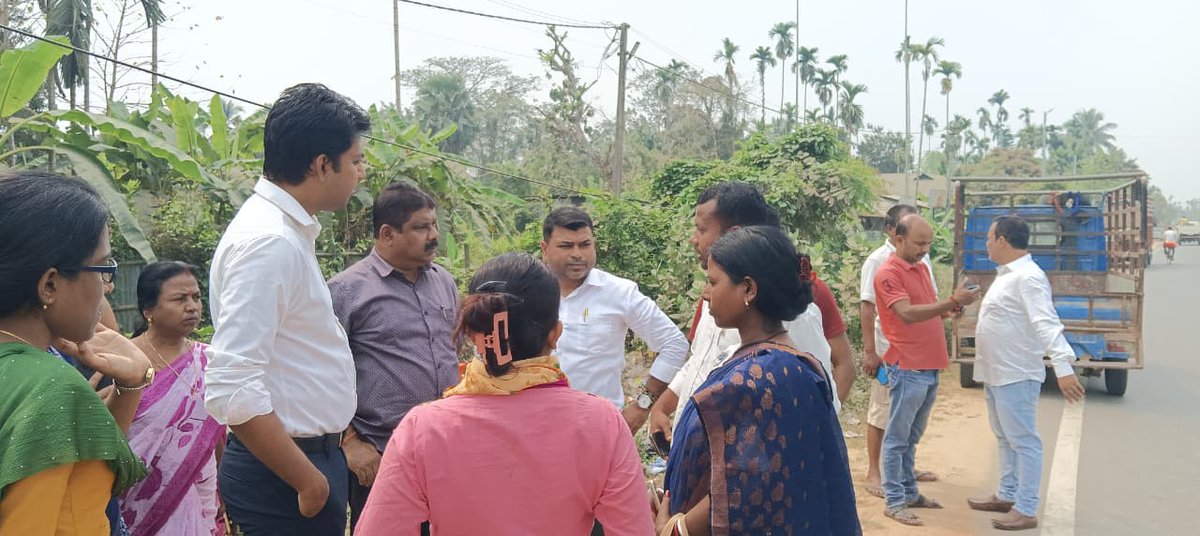 dastridib70's tweet photo. As directed by the Hon'ble Minister Sri Pranajit Singha Roy I alongwith the 31 R. K. Pur Mondal President Sri Sani Saha &amp; other visited Khilpara &amp; West Khilpara G. P. areas https://t.co/OUbpFhAJvh