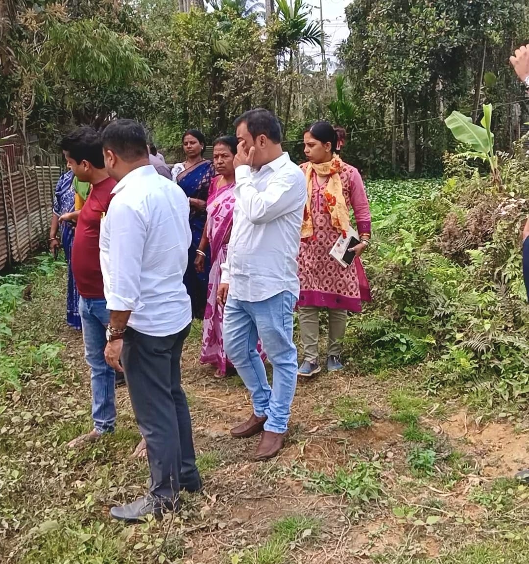 dastridib70's tweet photo. As directed by the Hon'ble Minister Sri Pranajit Singha Roy I alongwith the 31 R. K. Pur Mondal President Sri Sani Saha &amp; other visited Khilpara &amp; West Khilpara G. P. areas https://t.co/OUbpFhAJvh