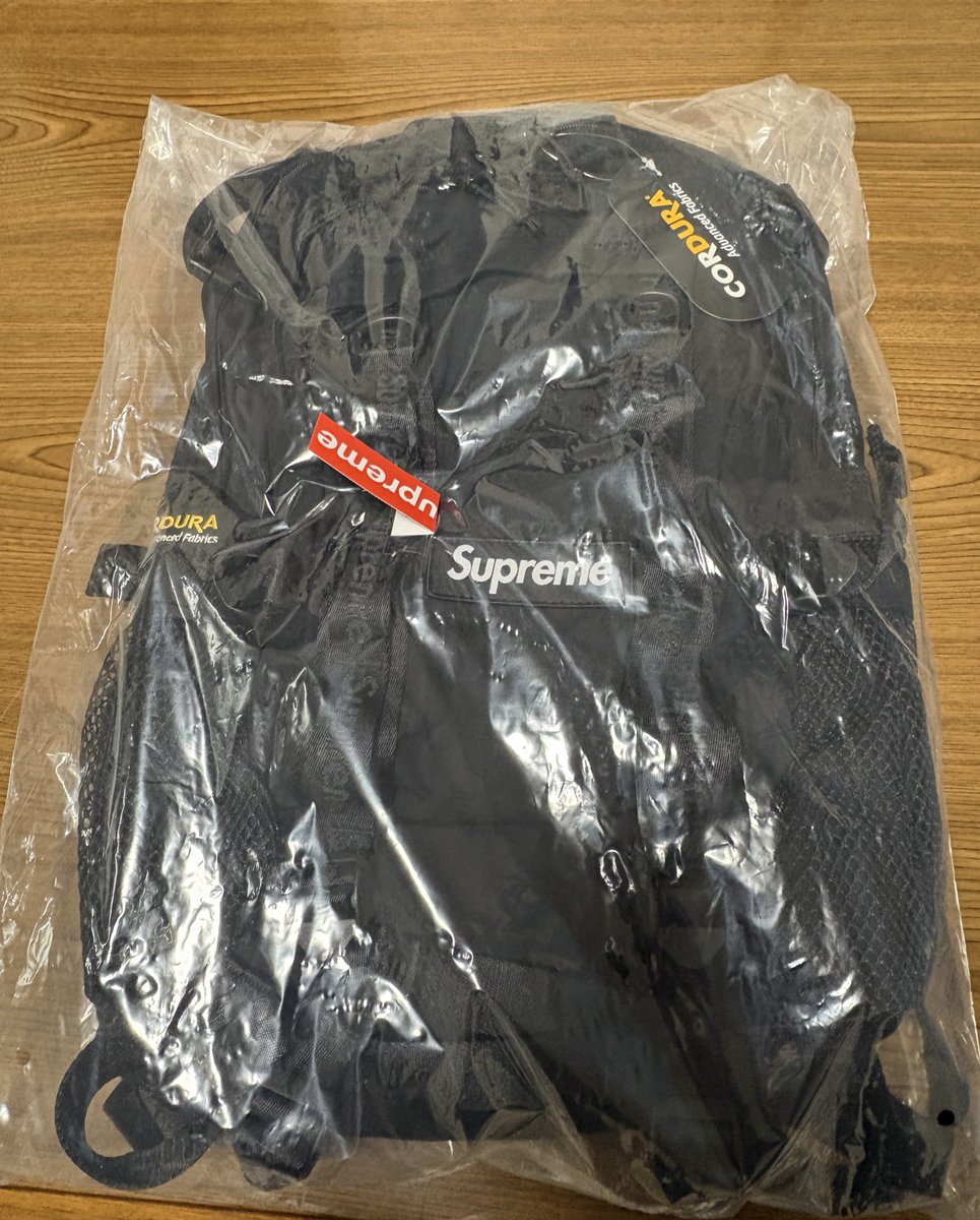 FamilyCream's tweet photo. シュプ立ち上げ
アンブロトラジャケとバックパック届きました🛫
ノベルティとりあえず保管しときますか👑 https://t.co/1vC9axfU0M
