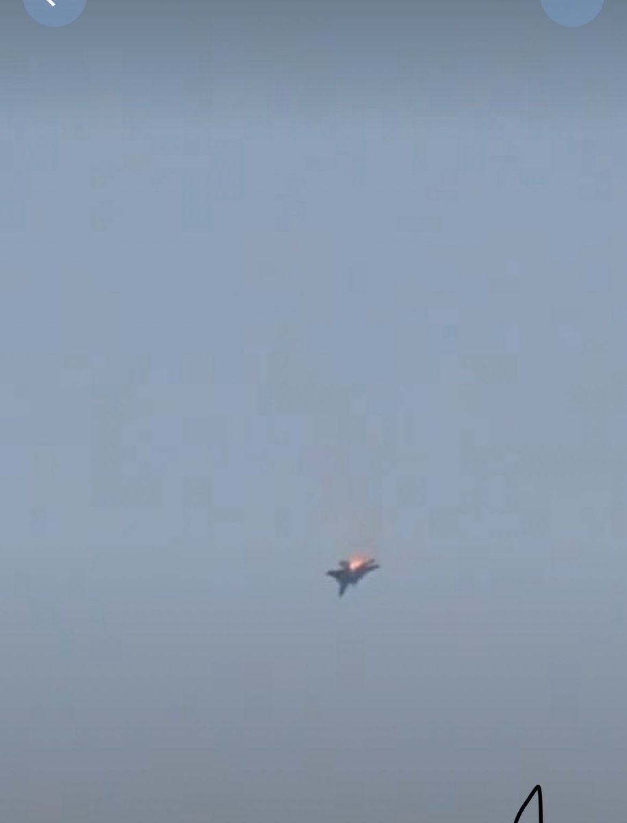 yuvisingh555's tweet image. ये भिनभिनातीं मक्खिया है । 

लोग बोलेंगे ये जेट विमान है ।।
#Fights #IranWar