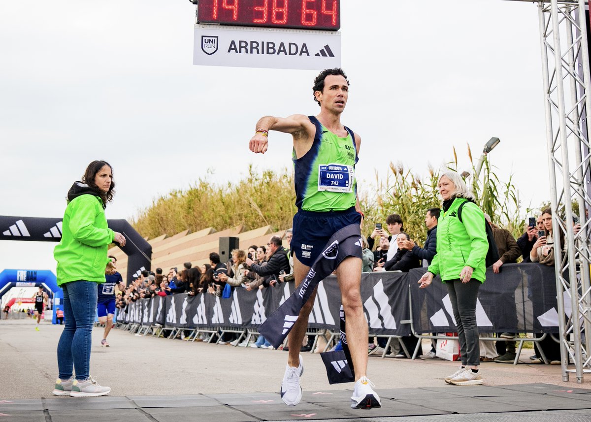 esportcat's tweet photo. 🏃‍♂️La 12a Cursa de les Universitats @uniruncat reuneix 7.000 participants

El SG @abelgama77 fa costat a la cita, que compta amb les 12 universitats catalanes per fomentar l'atletisme i els hàbits saludables

Enhorabona per l'èxit participatiu i organitzatiu!

#esportcat https://t.co/zdKX399yKa