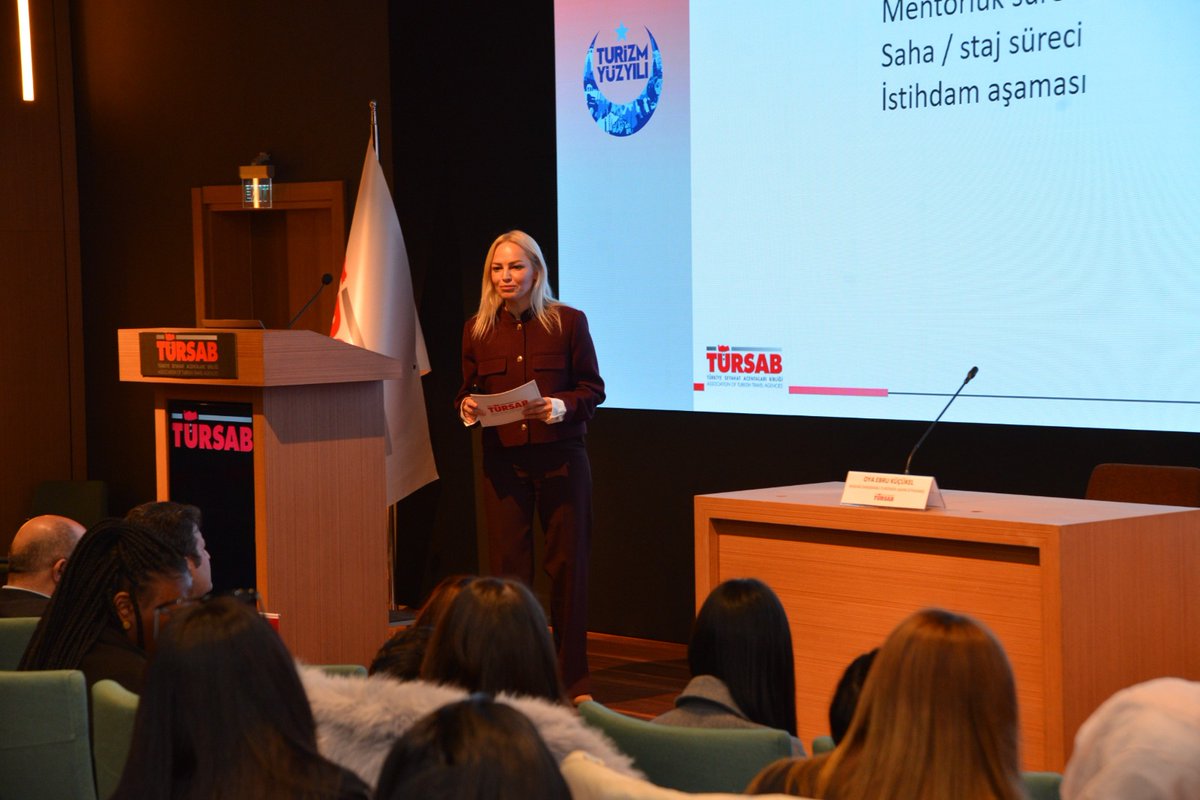 Birliğimiz ile Aile ve Sosyal Hizmetler Bakanlığı arasında imzalanan iş birliği protokolü çerçevesinde hayata geçirilen "Kadın Gücüyle Yükselen Turizm" Eğitim Programı , kursiyer adaylarının katılımıyla düzenlenen tanışma ve oryantasyon toplantısı ile başladı. Turizm sektöründe
