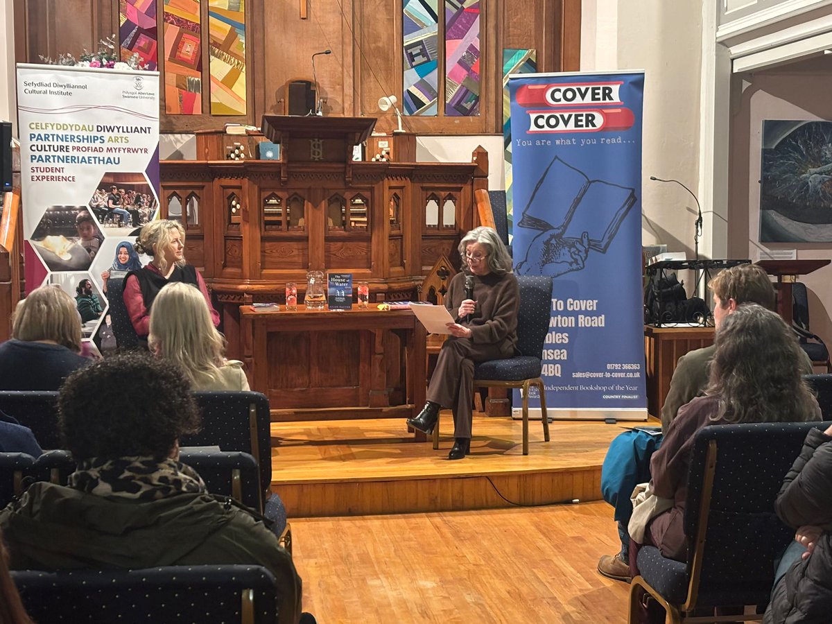 Culture_SwanUni's tweet photo. A wonderful night at Tabernacle, Mumbles with celebrated Welsh author and screenwriter, @fflur_dafydd and @jfraserwriter. Fflur is celebrating the release of her latest novel, 'The House of Water' - a captivating and addictive domestic thriller with an unforgettable twist. https://t.co/7ut8KL7hEo