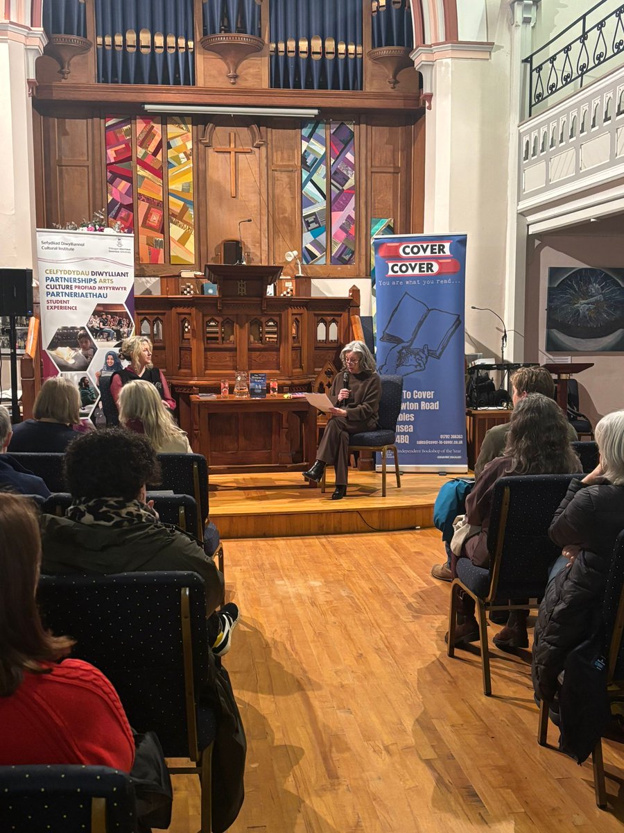 Culture_SwanUni's tweet photo. A wonderful night at Tabernacle, Mumbles with celebrated Welsh author and screenwriter, @fflur_dafydd and @jfraserwriter. Fflur is celebrating the release of her latest novel, 'The House of Water' - a captivating and addictive domestic thriller with an unforgettable twist. https://t.co/7ut8KL7hEo