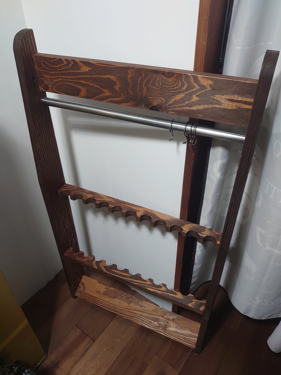 kafka1976's tweet photo. ロッドスタンド自作
余った材料、塗料で自室の寸法にあったロッドスタンドを作りました。
やっぱり自作は愛着湧いて良いですね😊
＃アジング
＃ロッドスタンド
＃バス釣り https://t.co/Oit1V1jk67