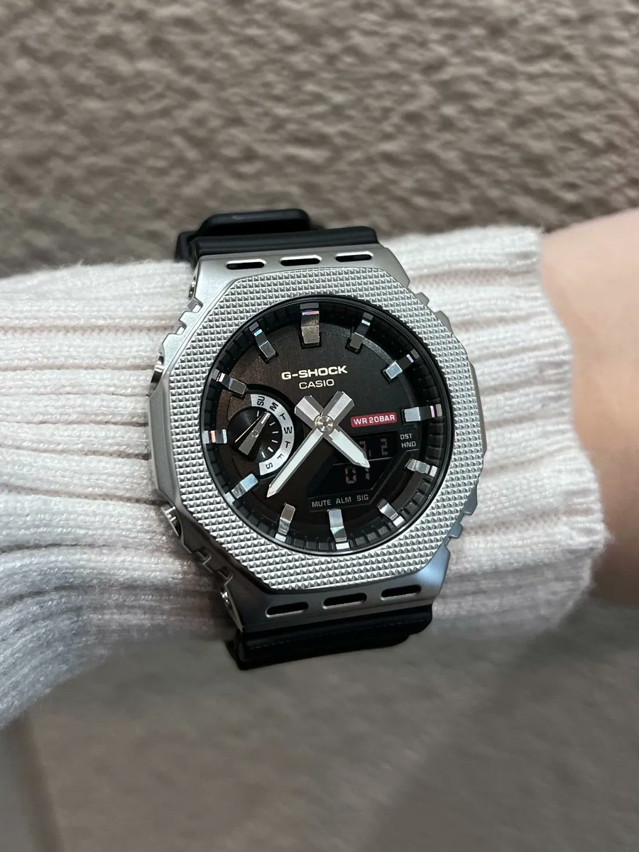 凸凹形状のメタルベゼルがお洒落なGM-2100M-1AJF🌟 インダストリアル