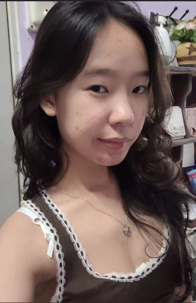 [Request #81]

Face - 8/10
Body - 7/10
Overall - 8/10

She’s pointing at where she wants you to aim. Can you hit the mark?