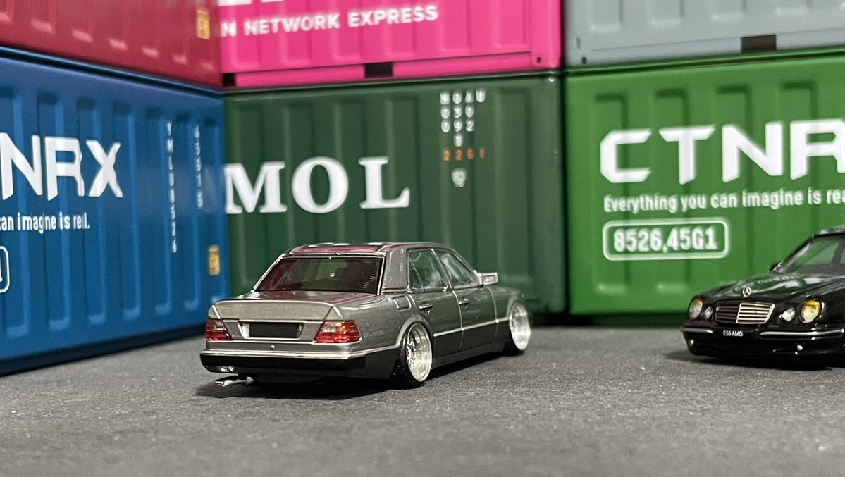 BujzHUspw6MGDUE's tweet image. 1/DCM W124 500E

セルシオより好きなコチラを先に・・
ホイールは迷ったけど大きめで。

　やはり今でも憧れの一台

#164scale
#customcar