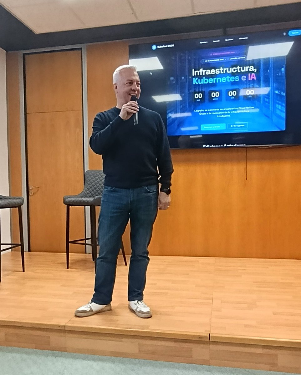 Circular Universe tweet media