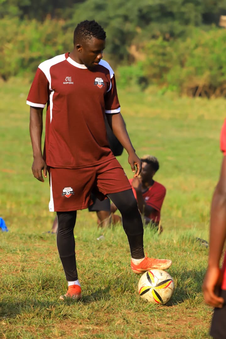 Apuuli BK😎 tweet media