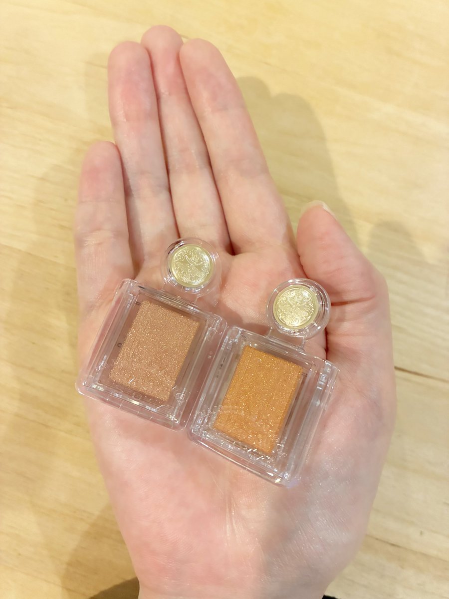 マジョマジョ…単色アイシャドウが販売終了になるって知って好きだった色を買ってきた。シナモンとみちしるべ、あとラクダの背中は手に入れときたいなあ…🫠
新展開があるようなので、今後も楽しみにしてます