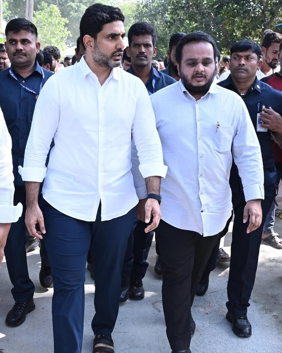 sairaaj44's tweet photo. #ఉత్తరాంధ్ర నుంచి
నిన్న
కింజరాపు రామ్మోహన్
వారసుడిగా వచ్చి క్లిక్ అయ్యారు
రేపు
చింతకాయల విజయ్
పోరాటాల నేపథ్యంలో క్లిక్ కాబోతున్నారు
టిడిపి సెలక్షన్ నే అలా ఉంటుందేమో https://t.co/wp9SxVFOJN
