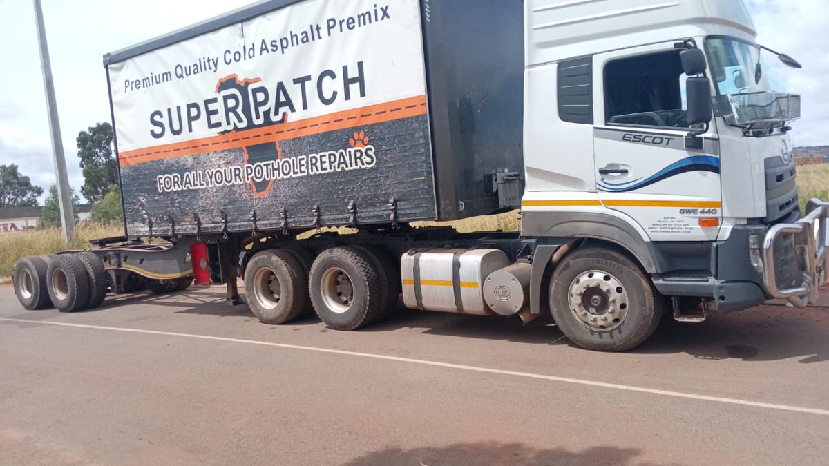 JoburgMPD's tweet photo. #JMPD #RegionG officers recovered a hijacked truck at R553 &amp; Broad Road in Finetown. 

The truck was hijacked in Orange Farm &amp; booked in at Lenasia SAPS Pound.
#BuyaMthethoManjeNamhlanje 
#JoburgRoadSafety 
#SaferJoburg https://t.co/TKmlL7HXxj