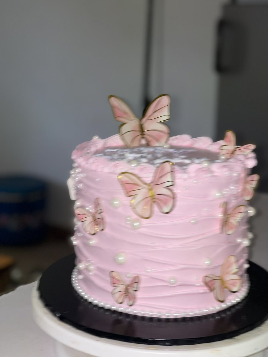 Beautiful small cake for Mira

7 inches 40k