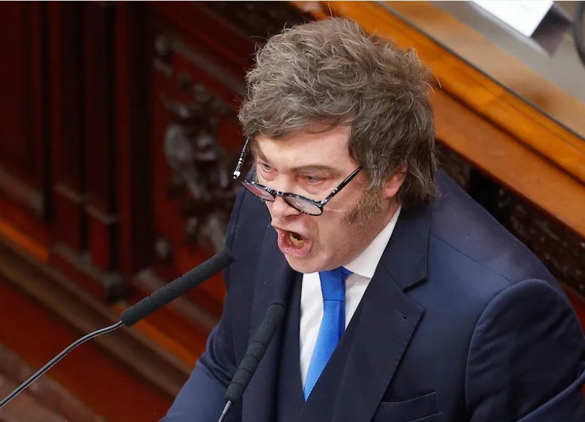 La Argentina tiene un presidente que habla como un barra brava y no como un jefe de Estado...

Mucho circo y poco pan...

Insecto baboso...