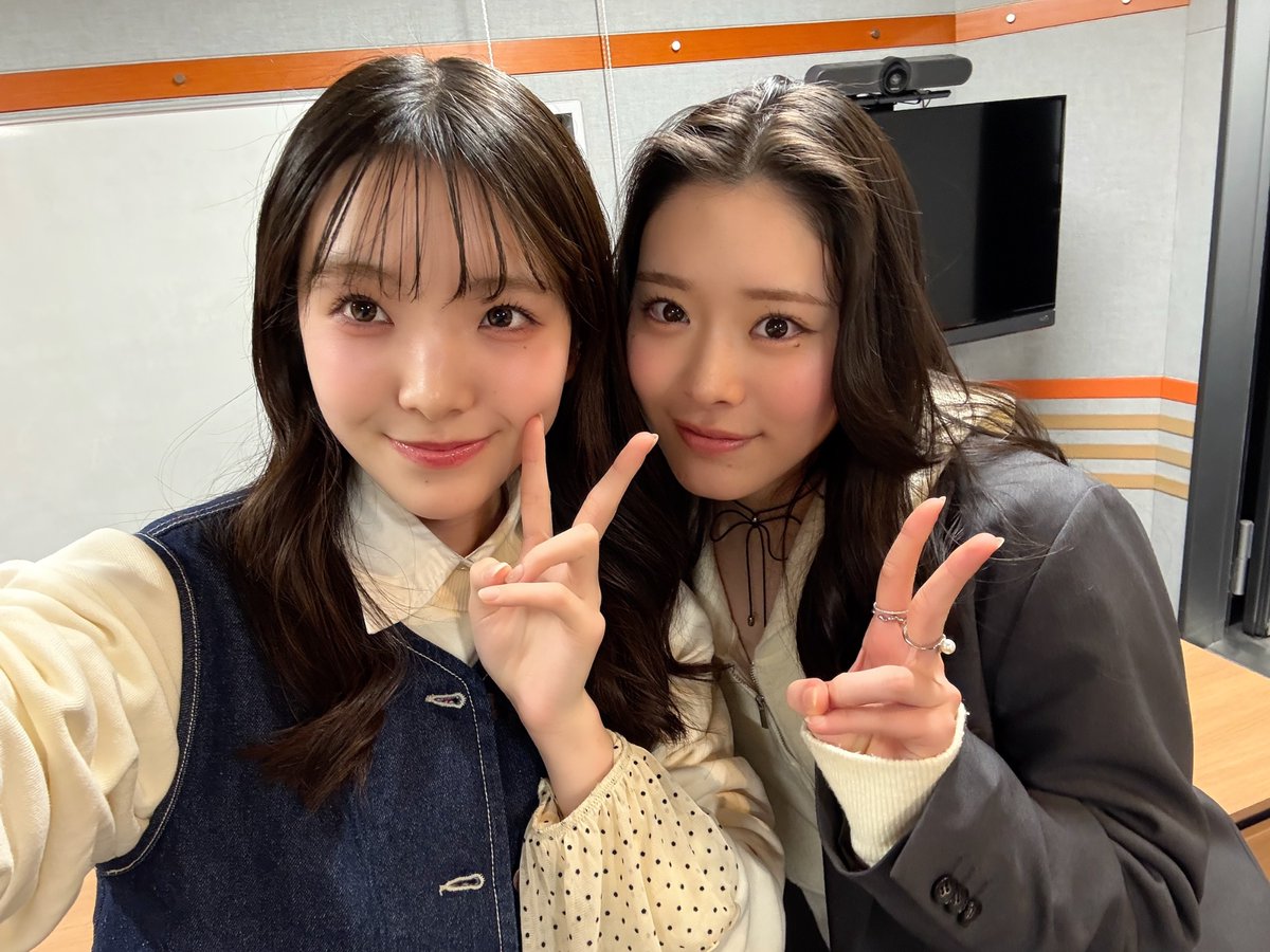 ebichu_staff's tweet photo. - ̗̀📢マネ部最終回🌸

本日、18:45〜 🛎
ラジオNIKKEI 第1 
『私立恵比寿中学のマネ部！』 

本日のテーマは 
『マネ部最終回！〜自由に自習〜』

#安本彩花 と #中山莉子 と #風見和香 と #桜井えま が登場します💚ྀི🩵ྀི🤍ྀི🧡ྀི

お楽しみに🌸

#えびちゅうマネ部
#えびちゅう https://t.co/JPHFbIZuQS