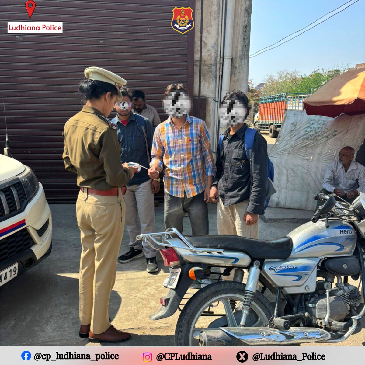 Safety First!  Ludhiana Traffic Police issued challans to motorcyclists for riding without helmets and for triple riding.
#SafetyFirst #LudhianaPolice #TrafficRules #RoadSafety #NoHelmetNoRide #TripleRiding #FollowTrafficRules #drivesafe