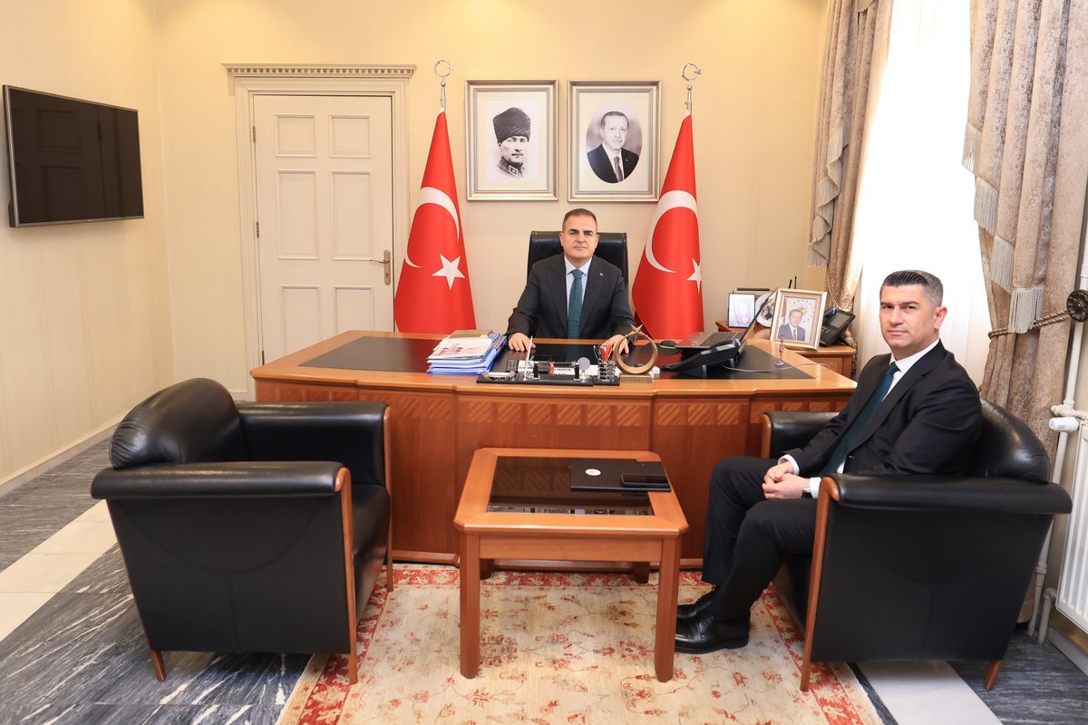 Muğla Çevre ve Şehircilik İl Müdürü Yusuf Sarıkaya Valimiz Sayın Dr. İdris Akbıyık'ı ziyaret etti.

Valimiz Sayın Dr. İdris Akbıyık Yusuf Sarıkaya’ya görevinin hayırlı olması temennisiyle çalışmalarında başarılar diledi.

<a href="/idrisakbiyik/">Dr. İdris AKBIYIK</a> 
<a href="/MuglaCevre/">Muğla Çevre Şehircilik ve İklim Değişikliği İl Müd</a>