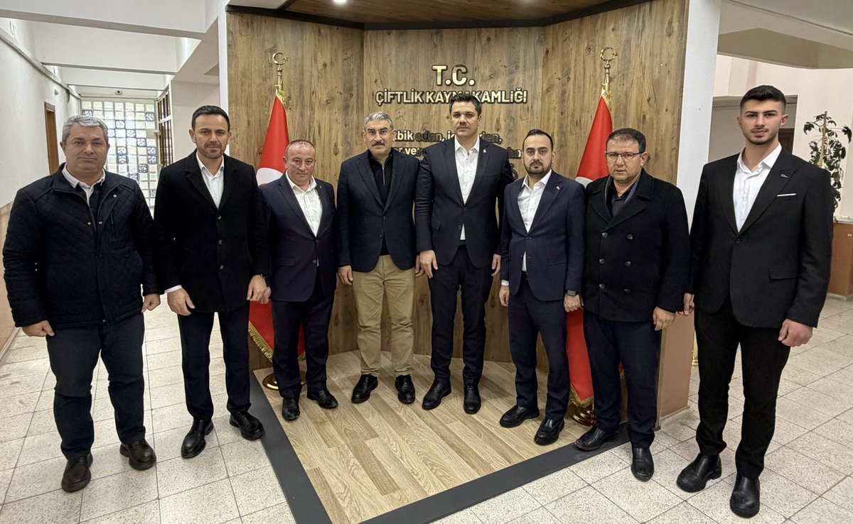 CevahirUzkurt's tweet photo. Çiftlik Kaymakamı Sn. Tolga Turan’ı ziyaret ederek görevlerinde kolaylıklar diledik. 

​İlçemiz ve hemşehrilerimiz için el birliğiyle çalışmaya devam ediyoruz. Rabbim muvaffak eylesin. https://t.co/mGzdRBfJWQ