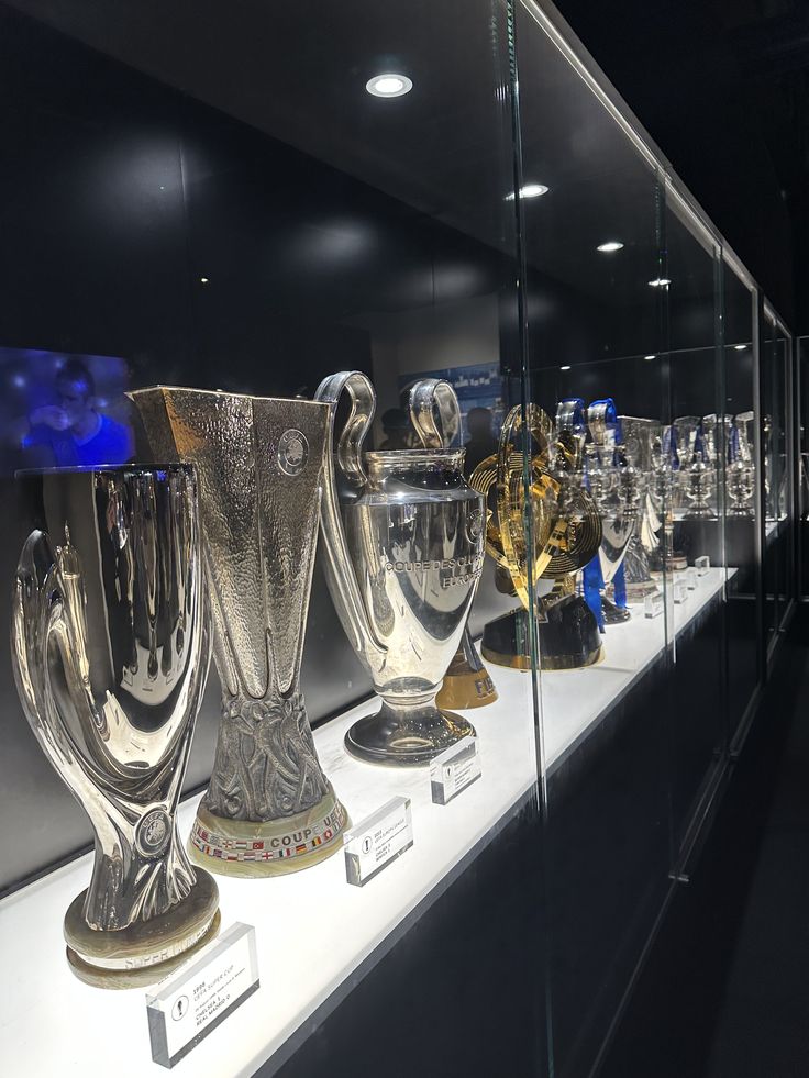 Chelsea fans hear me out : If they Show you the Table , Show them your Cabinet. 😂😂😂😂😂😂