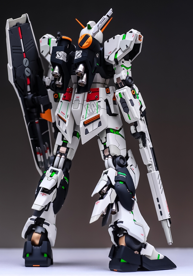 pla_mochi's tweet photo. 過去作 MGニューガンダムVer.Ka
このキットは発売されてから13年。いまでも十分に優良キットです。久しぶりに制作したらサイコフレームが少し物足りない感じがしたので増量しました。

https://t.co/Ui8RAnEbiO

#ニューガンダム 
#νガンダム 
#ガンプラ 
#ハサウェイ https://t.co/aDJ3bOIik9