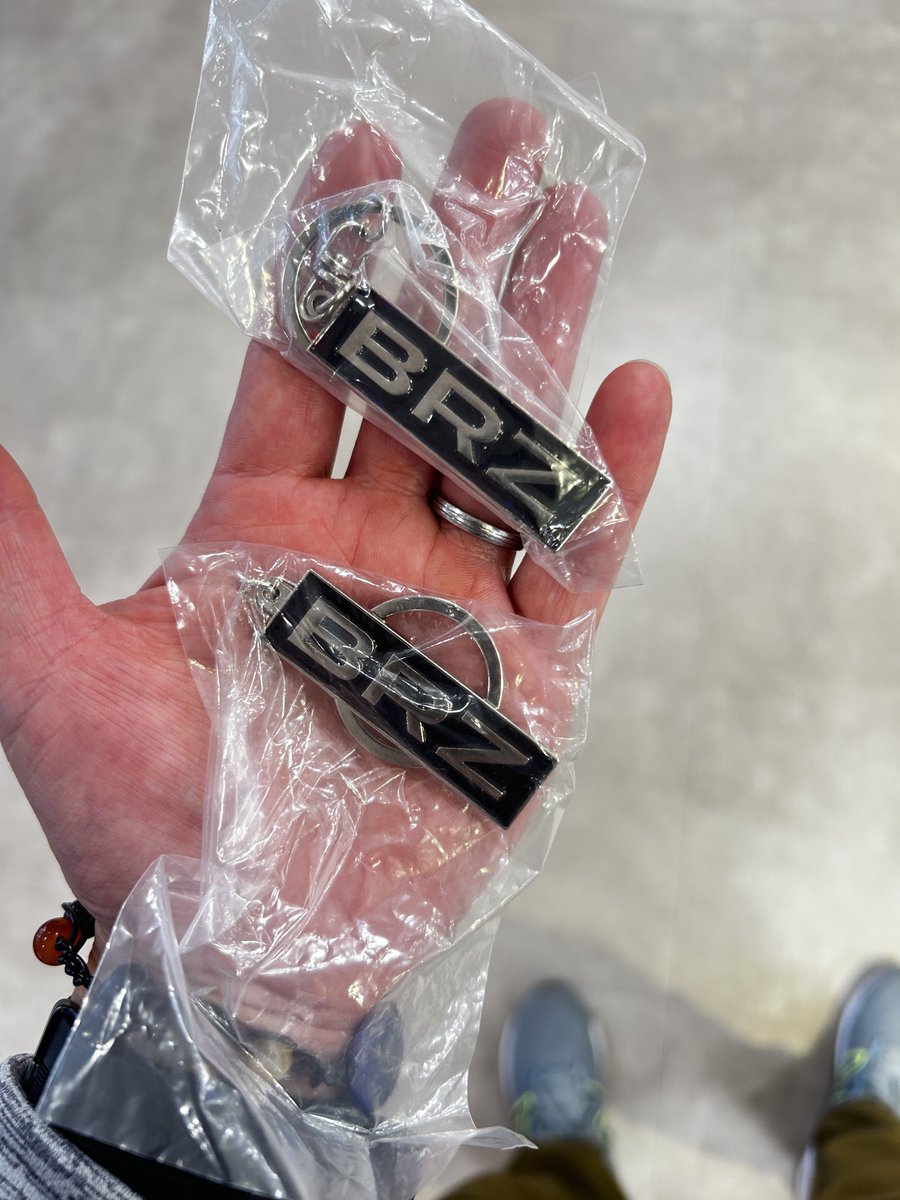 K_SUBARUmeeting's tweet photo. みなさん、ご無沙汰しております。

スバル乗りには、最高のキーホルダーが出ましたね！！

中の人は
GDAGGAのキーホルダー1つとBRZのキーホルダー2つ出ました！！

みなさん、欲しいキーホルダー出ましたか？？

あ、今年はオートポリスで開催予定です！！！
よろしくお願いします！！ https://t.co/nQ8TkELebT