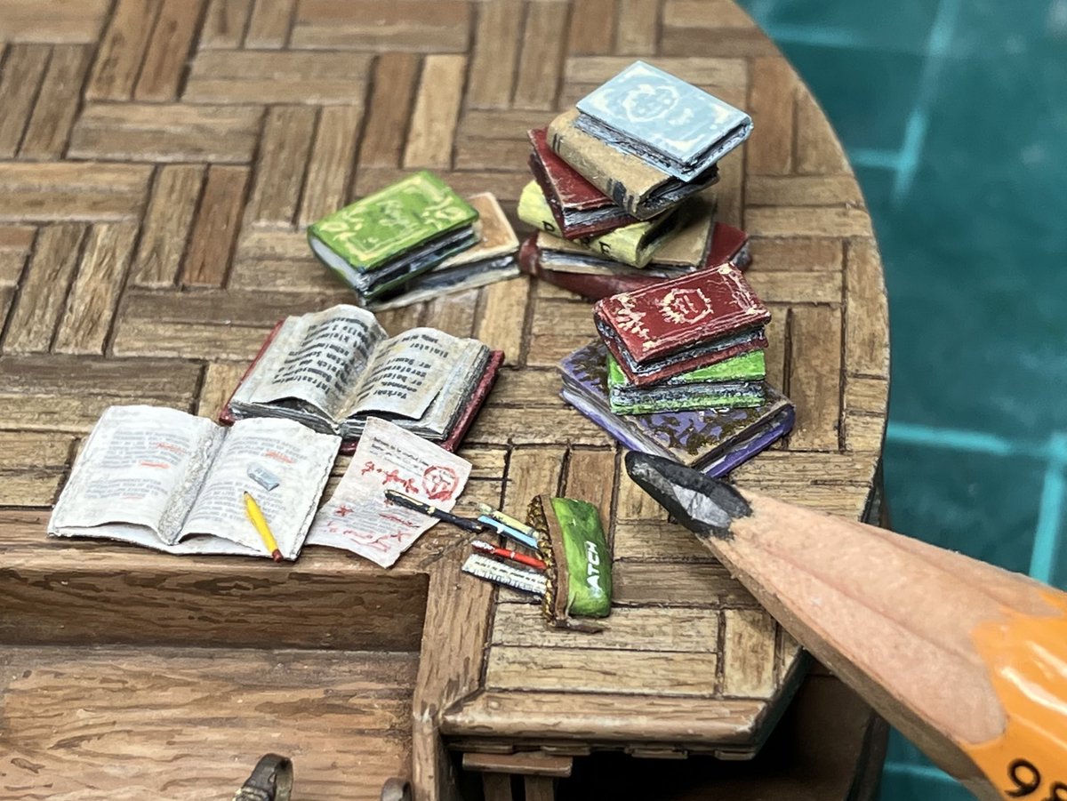 #ミニチュアの日
#ミニの日

プラ板などで作ってます