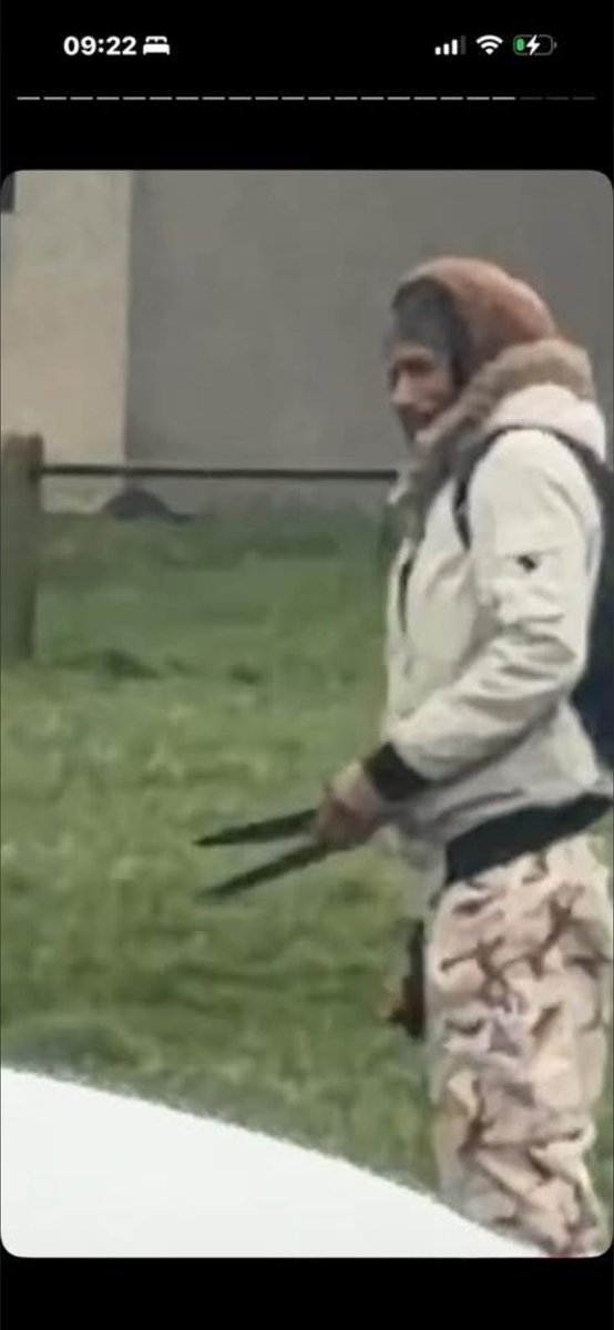 DrewNotman's tweet image. Can’t wait on the excuses for this outside sighthill school in Edinburgh fucking disgrace we all knew it was coming 3 people reported to be stabbed /slashed by this rodent , video of police just taking it easy following him after run the cunt over fs end it asap !!!