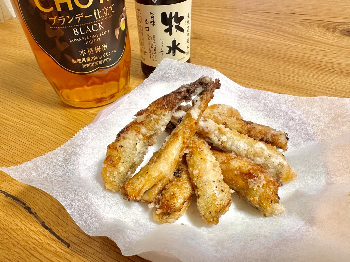 冷凍庫にあったピンギスを唐揚げ風に…。 骨ごと食べれるから楽で良い。