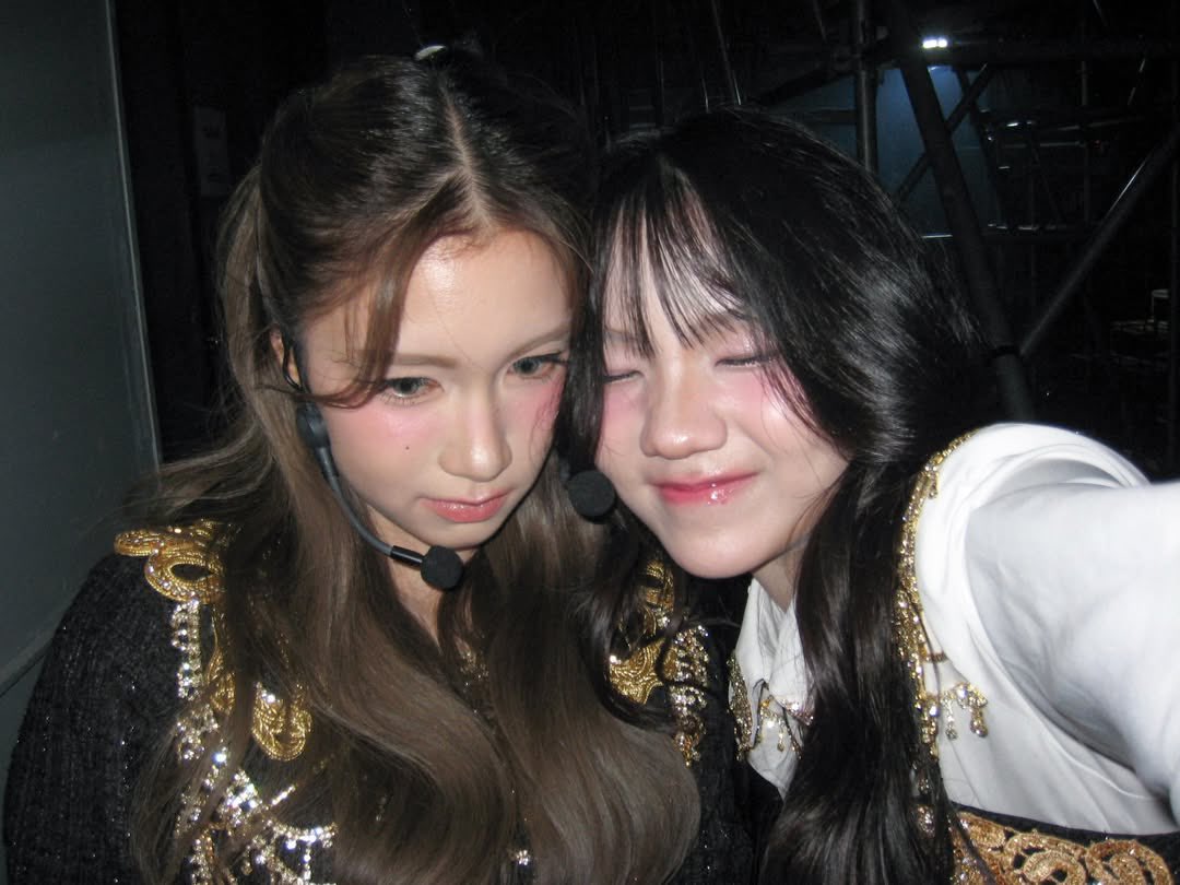 — [🦕📸] peystagram post 2/4

"หากเปรียบดังฤดูกาลที่เหงาใจ เธอคือลมที่ฉันคิดถึงในหน้าร้อน"

this is so true. whenever i feel down or lonely, you guys are the ones i miss the most. maybe it's because "home is where the heart is"- and for me, it has always been you guys

thanks for