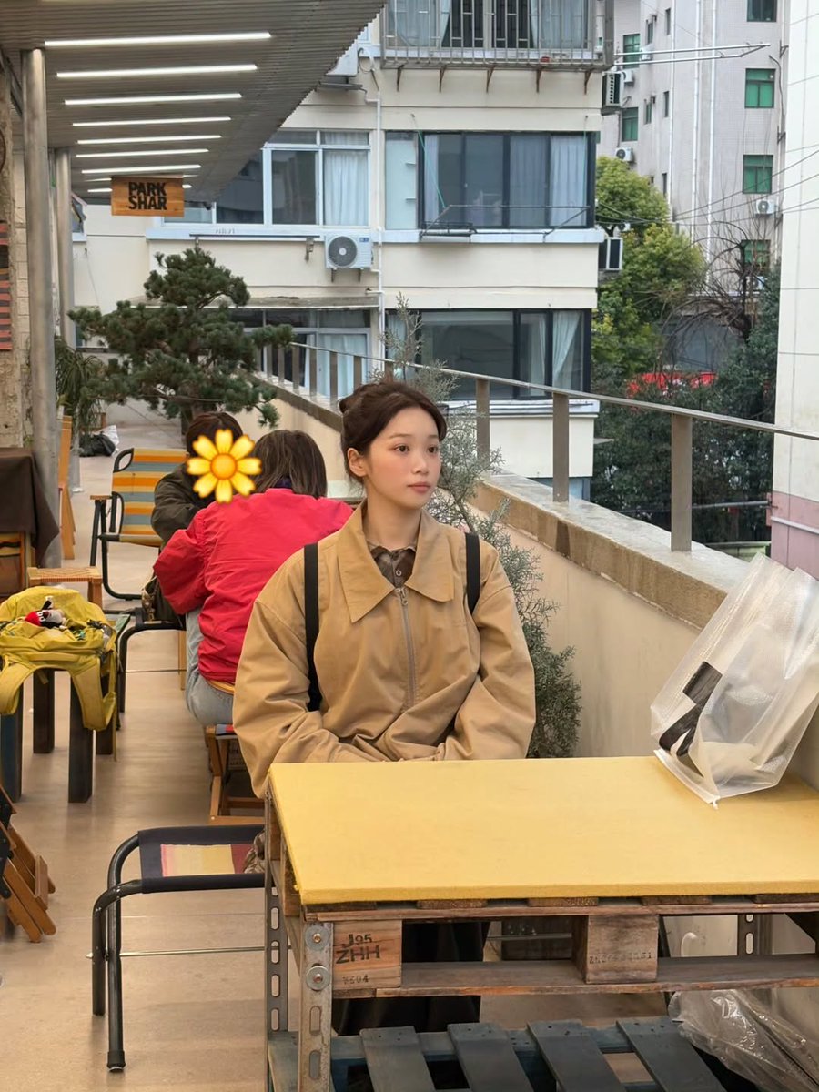 archivedkcw's tweet photo. chaewon's vacation pics in shanghai with her sister 🥰 https://t.co/pxnOlSlDtQ