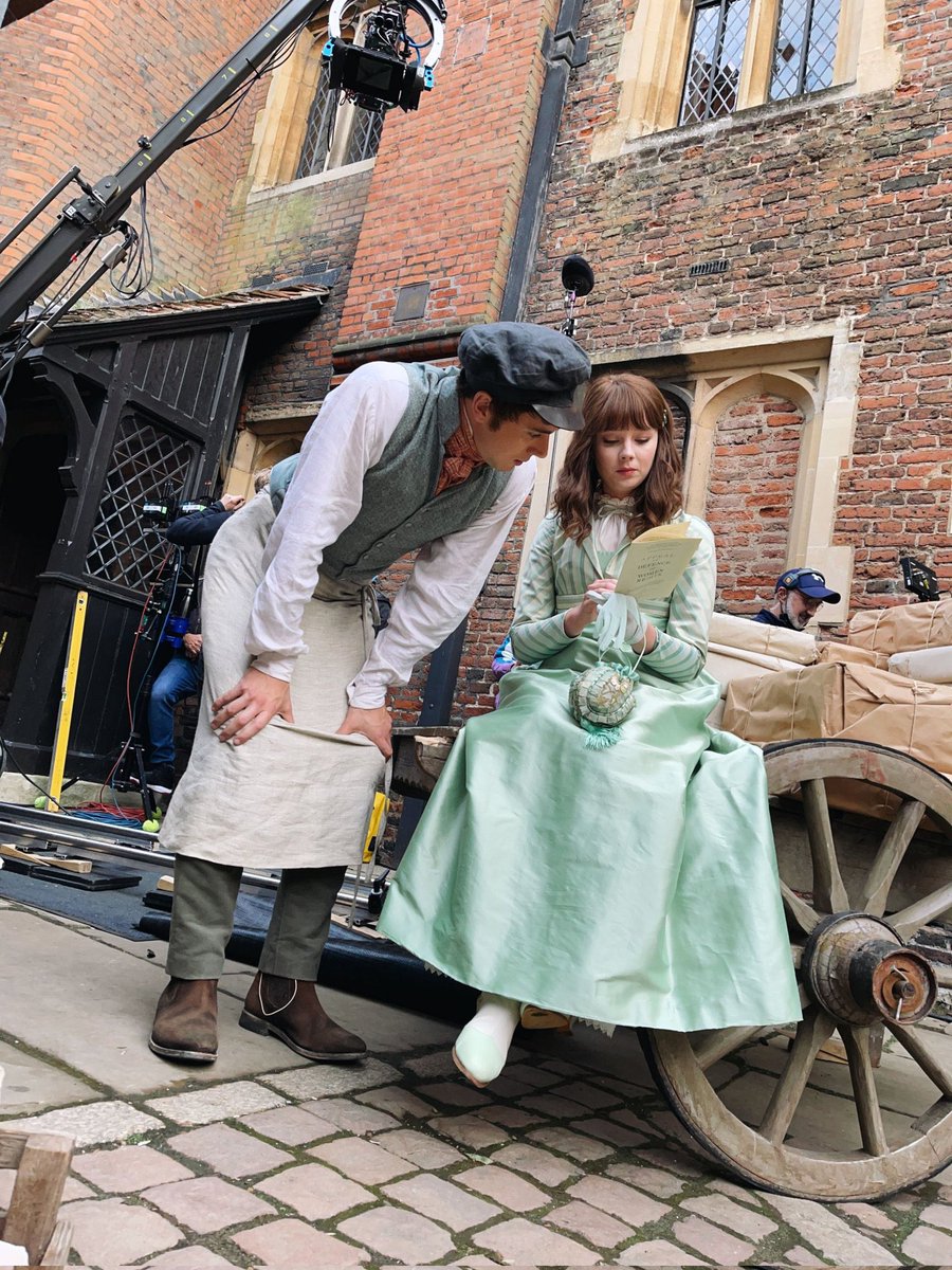 아니 즌4도 신데렐라엿는데 즌5가 남자신데렐라 나오는게 머가 문제입니까
내 엘로이즈가 결혼을 해야한다면 이야기 통하는 남자랑 결혼해야한다고
공작이 흑인이고 자작부인이 인도인이고 자작동생의 부인이 한국인인데 남자신데렐라  가 외않되는데 시발 제발 ㅜㅜ