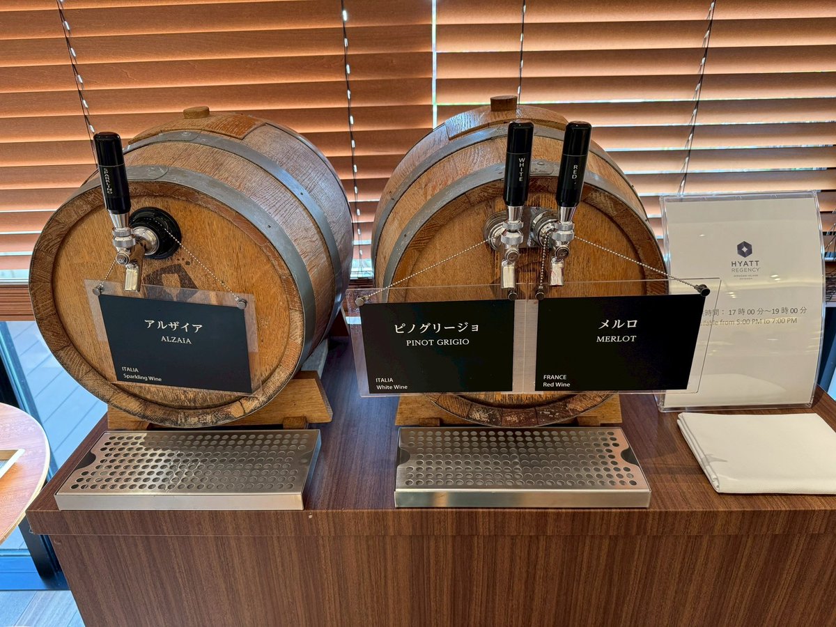 kfam_log's tweet photo. ハイアットリージェンシー瀬良垣のクラブラウンジ、REGENCY CLUB。

・終日オリオンビールが飲める🍺
・カクテルタイム(17:00〜19:00)の軽食のクオリティが高い
・お皿の回収の早さや気配り等スタッフのサービスレベルが高い

3泊滞在中、毎日使わせていただきました^_^ https://t.co/dRzuPEdq7T