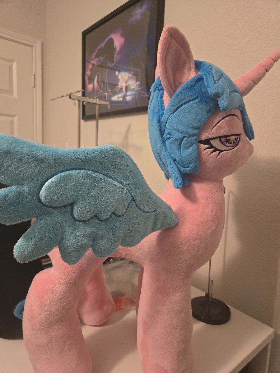 Manehattan Plush tweet media