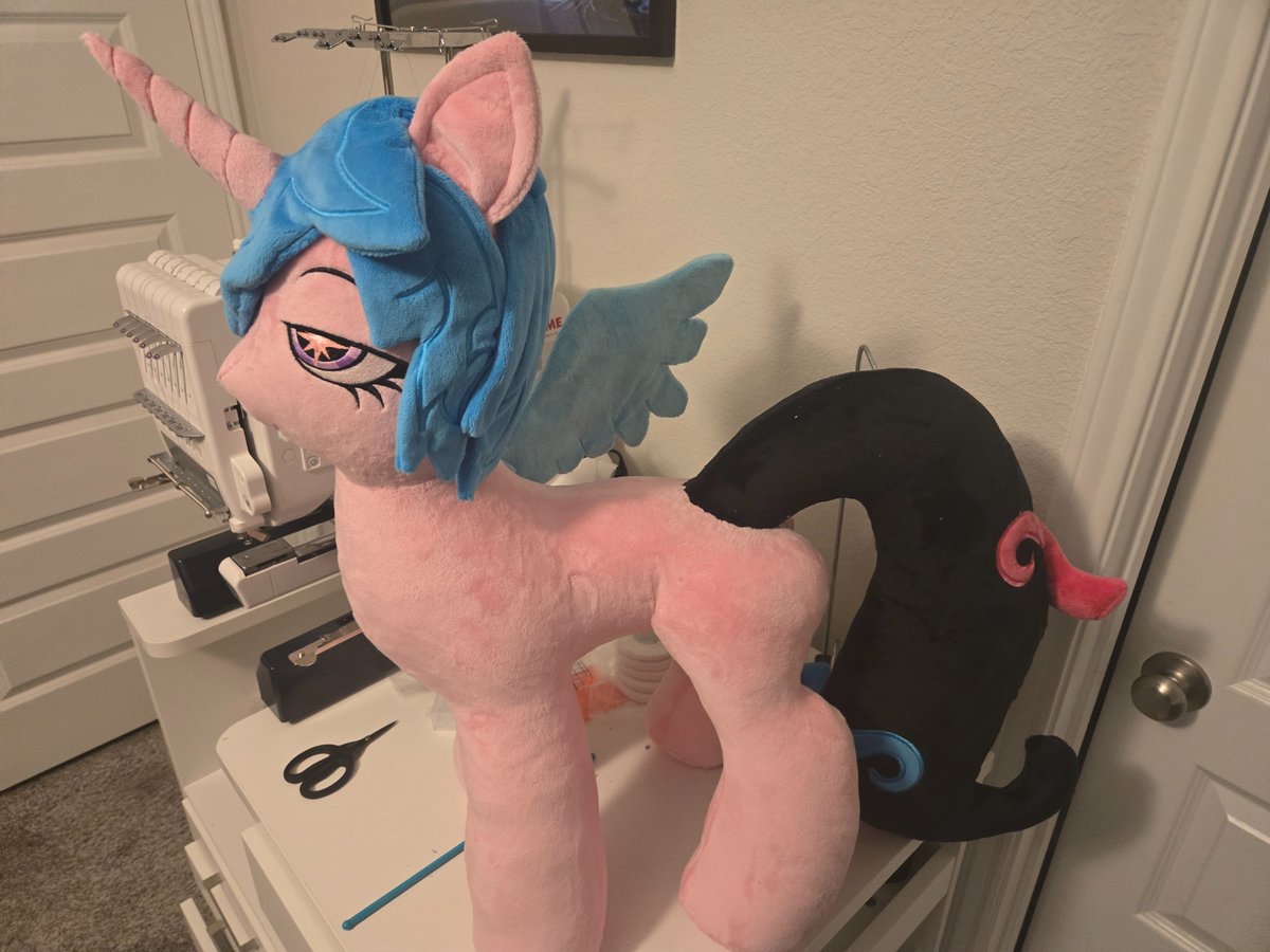 Manehattan Plush tweet media
