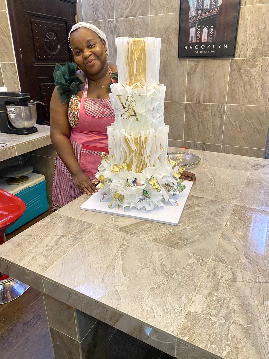 YdalPastries's tweet photo. “Thème : African Chic ✨

Une pièce montée pensée comme une œuvre.

Décoration entièrement façonnée en wafer paper.
Une architecture moderne,
une identité africaine affirmée,
un goût à la hauteur de la beauté.
Merci pour la confiance.

Dla logpom 694415999 https://t.co/6KHdnl0yMd