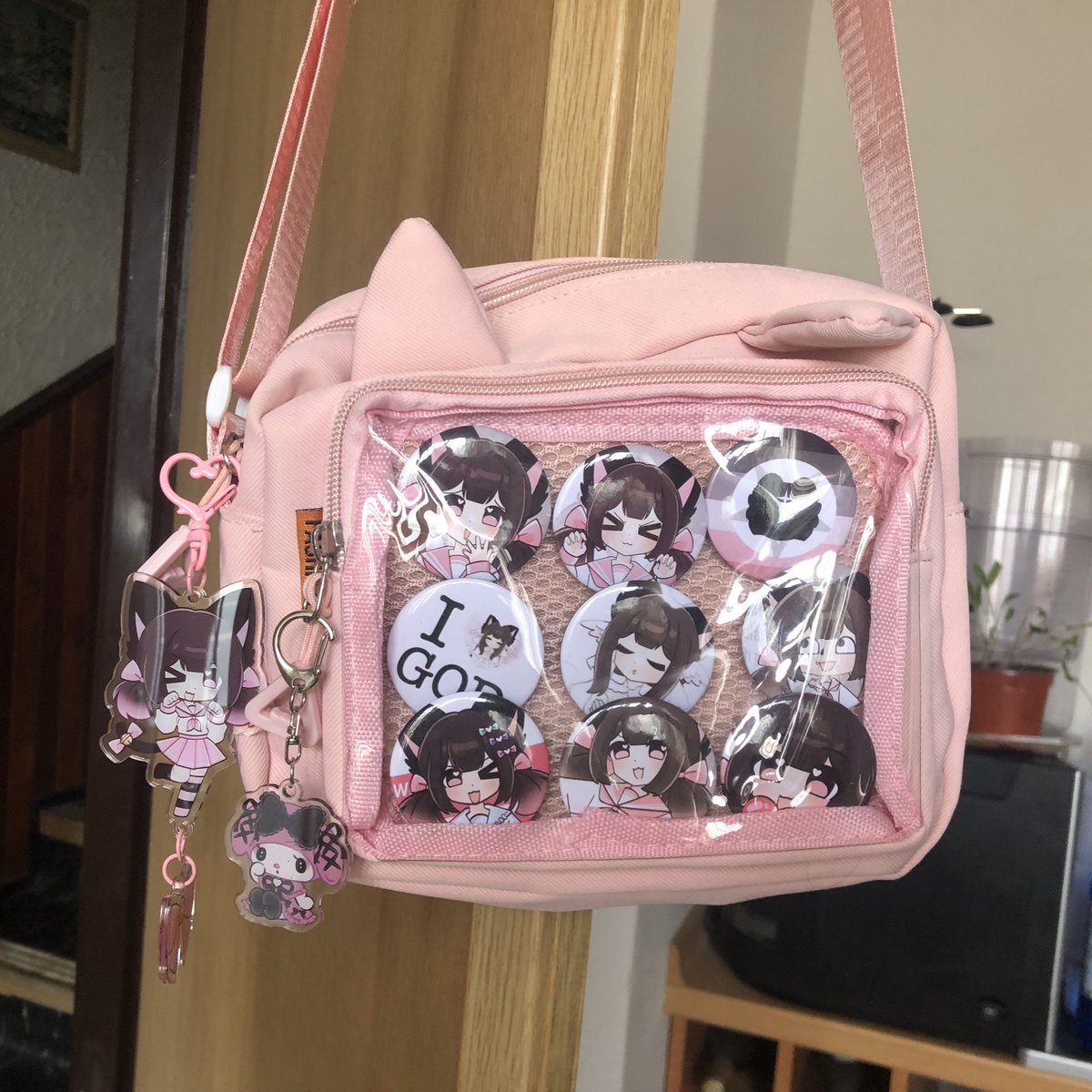 arii_chan9's tweet photo. @meowbah KEYCHAIN FINALLY ARRIVED TODAY!! Life has meaning again! My Meowbah ita bag is finally complete! I loveee ittt!! Ameow!!🩷 https://t.co/eYxRiNOwTp