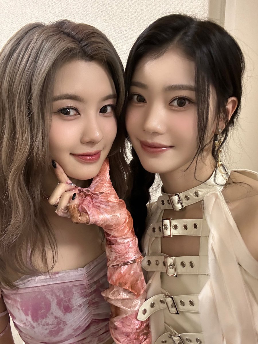 Ting visited Dayeon's birthday live 😂 🐱: 'Wow' 🐱: 'You're