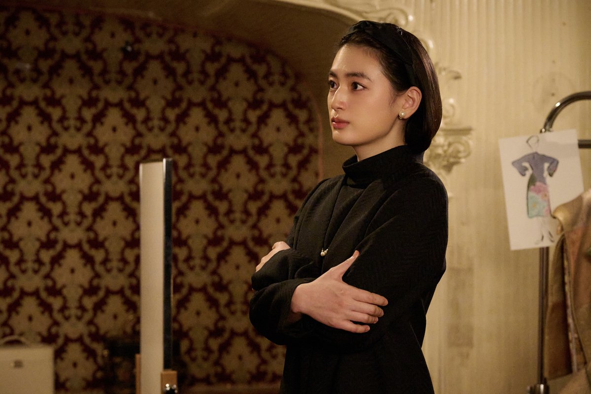 oricon's tweet photo. 八木莉可子×中島裕翔
ドラマ『森英恵 Butterfly beyond』
＼場面写真先行公開／

夫婦愛あふれるダンスシーンなど
美ショット続々📸
https://t.co/ZqADTgMKKo

伝説の《菊のパジャマドレス》降臨✨️
運命のショーを再現した名シーンも https://t.co/NtfiUT72hb