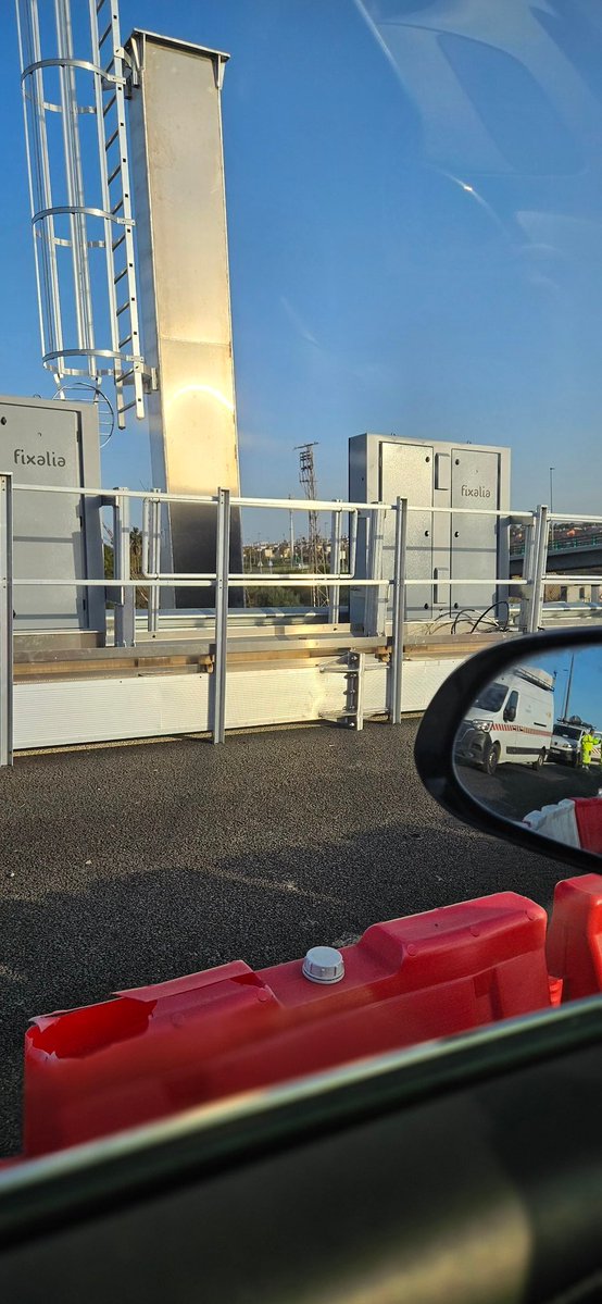 La obra de el Centenario parada por falta de solvencia economica y las mordidas, los accesos a la SE30 siempre atascados por onras interminables. Pero hay dinero para poner más radares de la DGT...
Aquí siempre ganan los mismos