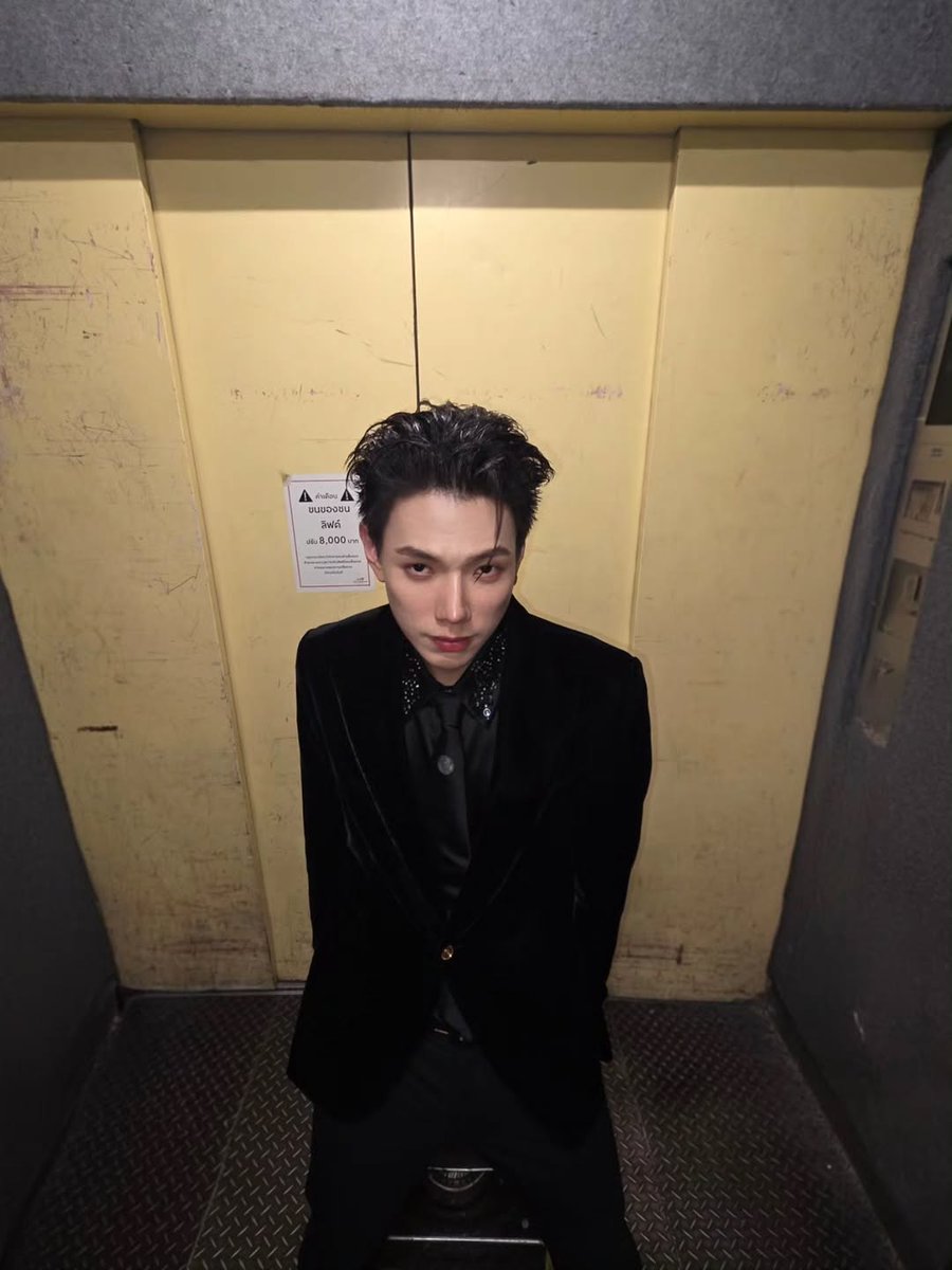 หล่อมาก สุดหล่อการป๊ะป๊าแห่งประเทศไทยหนิน่าาา หล่อสมมงพระเอกตัวท้อปช่องวันสุดๆ เฮ้ออออ ชอบอ่ะ

#ต้าห์อู๋ #oueiija #DAOU