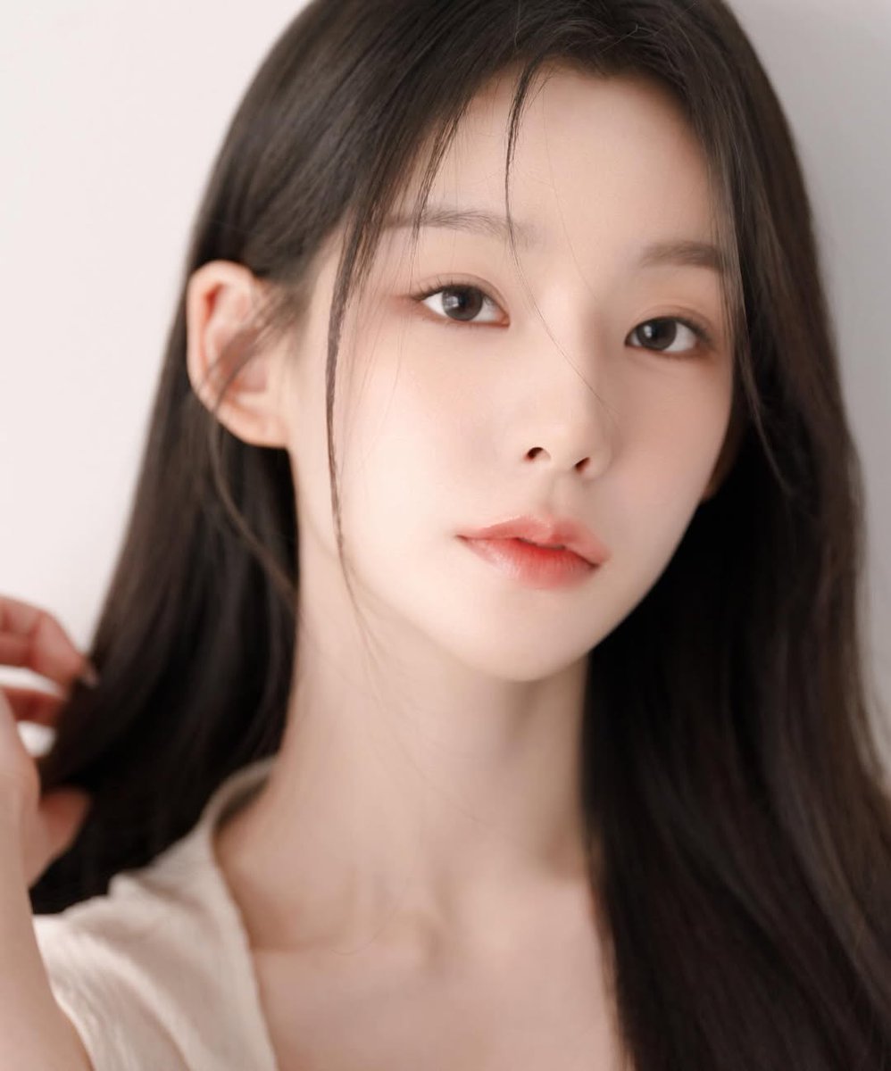 Former SECRET NUMBER member Soodam has graduated from Ewha Womans University with a Bachelors in Dance!