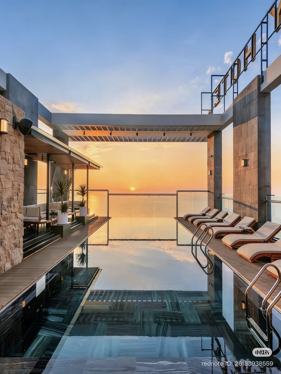 travelgirl_love's tweet photo. バリより“都会寄りリゾート”がいい人はこっち👇

【予算8万円】（3泊4日）

🇻🇳 ダナン・ベトナム

✔ ビーチ×カフェ×ショッピング
✔ 物価かなり安い
✔ プール付ホテル¥3〜5000程度

バリ島より移動ラクなので、“初リゾート向き”。ルーフトップバーとかも沢山ある🍸🌃✨ https://t.co/gtuCSSj9nn